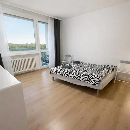 Panoramic Floor Flat Across The Metro Apartmán *