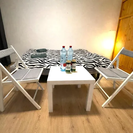 Panoramic Floor Flat Across The Metro Apartamento *