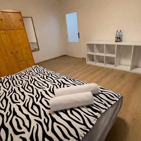 Panoramic Floor Flat Across The Metro * Prag