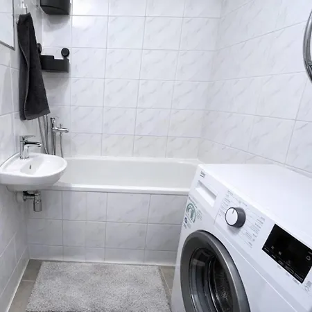 Panoramic Floor Flat Across The Metro Appartamento *