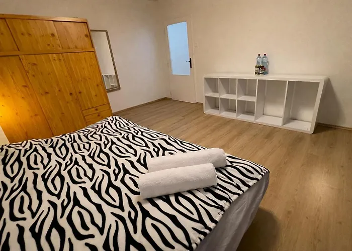 Panoramic Floor Flat Across The Metro * Prag