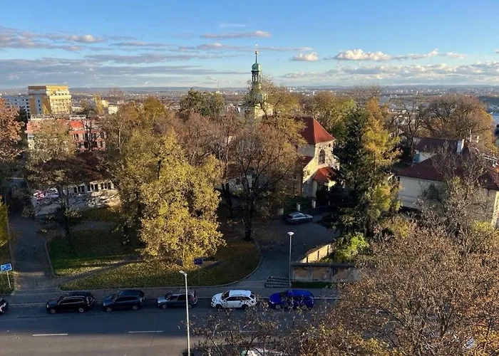 Panoramic Floor Flat Across The Metro Daire Prag